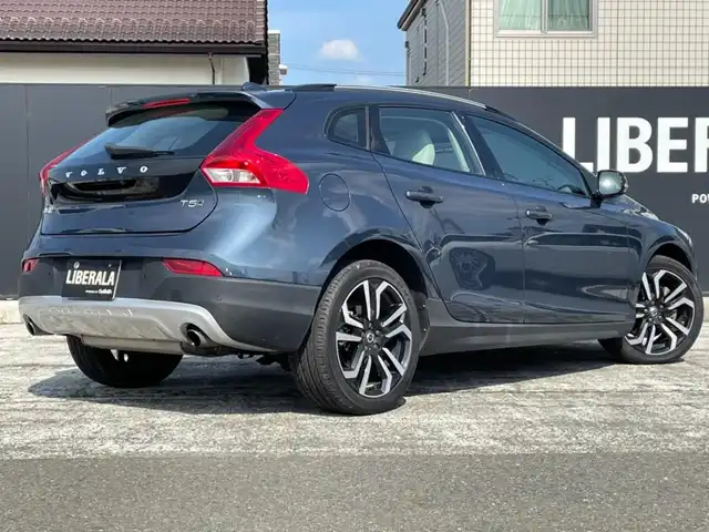 ボルボ Ｖ４０ クロスカントリー T5 AWD サマム 岩手県 2016(平28)年 4.8万km デニムブルーメタリック インテリセーフ /レーンアシスト/BLIS/ACC/純正HDDナビ/フルセグTV/バックカメラ/パーキングアシスト/パノラマガラスルーフ/ハーマンカードン /DSRC/ドラレコ/アイボリーレザー/パワーシート/シートヒーター/LEDライト/アクティブハイビーム