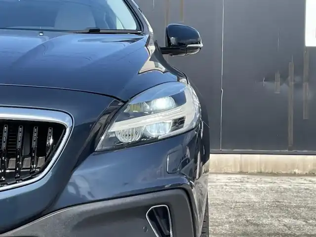 ボルボ Ｖ４０ クロスカントリー T5 AWD サマム 岩手県 2016(平28)年 4.8万km デニムブルーメタリック インテリセーフ /レーンアシスト/BLIS/ACC/純正HDDナビ/フルセグTV/バックカメラ/パーキングアシスト/パノラマガラスルーフ/ハーマンカードン /DSRC/ドラレコ/アイボリーレザー/パワーシート/シートヒーター/LEDライト/アクティブハイビーム