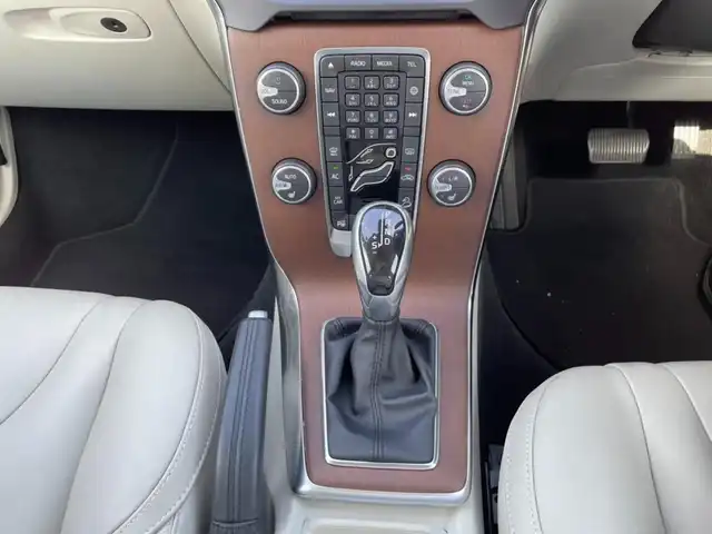 ボルボ Ｖ４０ クロスカントリー T5 AWD サマム 岩手県 2016(平28)年 4.8万km デニムブルーメタリック インテリセーフ /レーンアシスト/BLIS/ACC/純正HDDナビ/フルセグTV/バックカメラ/パーキングアシスト/パノラマガラスルーフ/ハーマンカードン /DSRC/ドラレコ/アイボリーレザー/パワーシート/シートヒーター/LEDライト/アクティブハイビーム