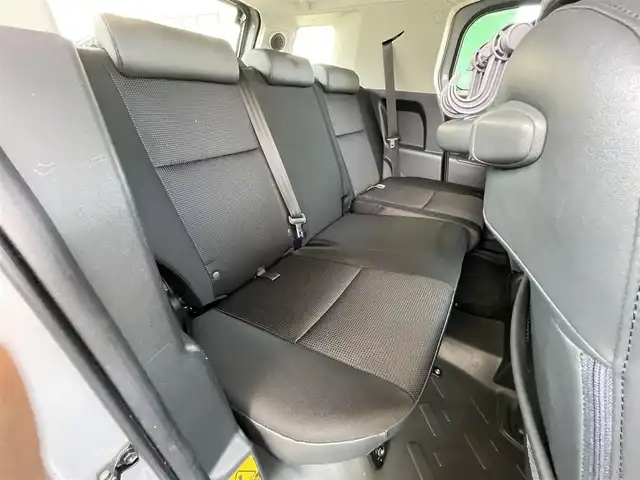 トヨタ ＦＪクルーザー 青森県 2018(平30)年 2.8万km セメントグレーM/ホワイト ワンオーナー/社外ＳＤナビフルセグ（ＣＮ－ＲＡ０４ＷＤ）/バックモニター/寒冷地仕様/アクティブトラクションコントロール/FUELオフロード17インチ夏タイヤ/社外１７ＡＷ冬/キーレス／スペアキー/記録簿３枚/新車時保証書/取扱説明書