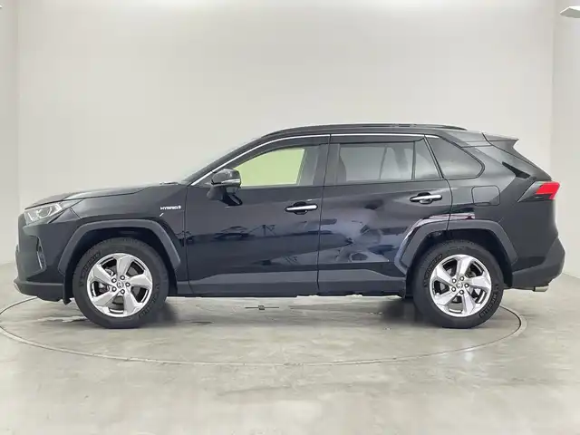 トヨタ ＲＡＶ４ ハイブリットG 群馬県 2020(令2)年 7.1万km アティチュードブラックマイカ サンルーフ　9型ナビ　電動リアゲート　衝突被害軽減ブレーキ　ルーフレール　バックカメラ　アダプティブクルーズコントロール　シートヒーター　パワーシート　ステアリングヒーター　AC100V 禁煙車