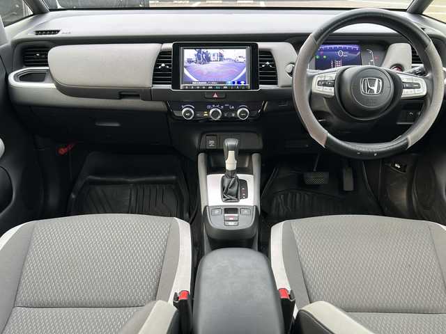 ホンダ フィット クロスター 鹿児島県 2020(令2)年 7.6万km プラチナホワイトパール 純正ナビ／Bluetooth／CD／DVD/ワンセグテレビ/クルーズコントロール/パーキングアシスト／バックカメラ/パワーウィンドウ/パワーステアリング/USB入力端子/ETC/オートライト/アイドリングストップ/プッシュスタートボタン/純正LEDヘッドライト