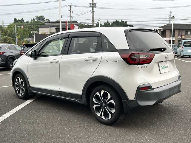 ホンダ フィット クロスター 鹿児島県 2020(令2)年 7.6万km プラチナホワイトパール 純正ナビ／Bluetooth／CD／DVD/ワンセグテレビ/クルーズコントロール/パーキングアシスト／バックカメラ/パワーウィンドウ/パワーステアリング/USB入力端子/ETC/オートライト/アイドリングストップ/プッシュスタートボタン/純正LEDヘッドライト