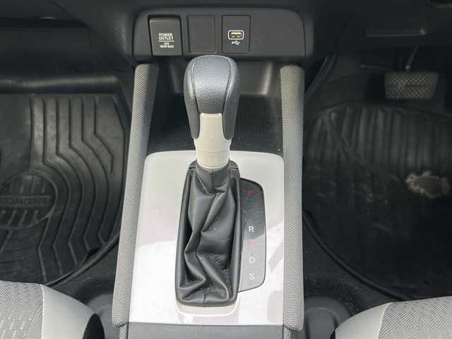 ホンダ フィット クロスター 鹿児島県 2020(令2)年 7.6万km プラチナホワイトパール 純正ナビ／Bluetooth／CD／DVD/ワンセグテレビ/クルーズコントロール/パーキングアシスト／バックカメラ/パワーウィンドウ/パワーステアリング/USB入力端子/ETC/オートライト/アイドリングストップ/プッシュスタートボタン/純正LEDヘッドライト