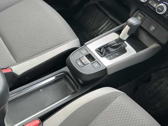 ホンダ フィット クロスター 鹿児島県 2020(令2)年 7.6万km プラチナホワイトパール 純正ナビ／Bluetooth／CD／DVD/ワンセグテレビ/クルーズコントロール/パーキングアシスト／バックカメラ/パワーウィンドウ/パワーステアリング/USB入力端子/ETC/オートライト/アイドリングストップ/プッシュスタートボタン/純正LEDヘッドライト