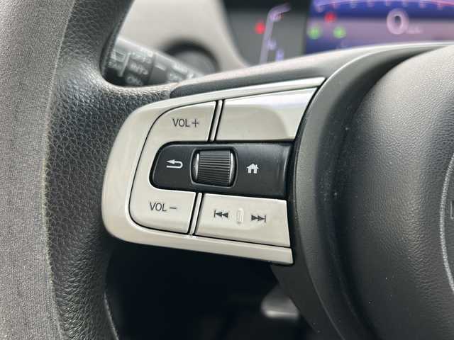 ホンダ フィット クロスター 鹿児島県 2020(令2)年 7.6万km プラチナホワイトパール 純正ナビ／Bluetooth／CD／DVD/ワンセグテレビ/クルーズコントロール/パーキングアシスト／バックカメラ/パワーウィンドウ/パワーステアリング/USB入力端子/ETC/オートライト/アイドリングストップ/プッシュスタートボタン/純正LEDヘッドライト
