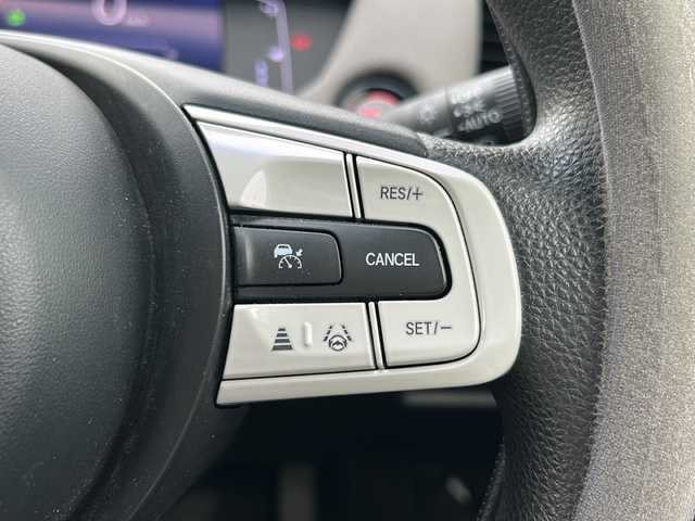 ホンダ フィット クロスター 鹿児島県 2020(令2)年 7.6万km プラチナホワイトパール 純正ナビ／Bluetooth／CD／DVD/ワンセグテレビ/クルーズコントロール/パーキングアシスト／バックカメラ/パワーウィンドウ/パワーステアリング/USB入力端子/ETC/オートライト/アイドリングストップ/プッシュスタートボタン/純正LEDヘッドライト