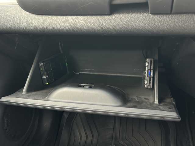 ホンダ フィット クロスター 鹿児島県 2020(令2)年 7.6万km プラチナホワイトパール 純正ナビ／Bluetooth／CD／DVD/ワンセグテレビ/クルーズコントロール/パーキングアシスト／バックカメラ/パワーウィンドウ/パワーステアリング/USB入力端子/ETC/オートライト/アイドリングストップ/プッシュスタートボタン/純正LEDヘッドライト