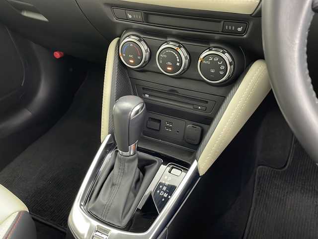 マツダ デミオ 13S ツーリング Lパッケージ 千葉県 2016(平28)年 2.8万km スノーフレイクホワイトパールマイカ 純正マツダコネクトナビ/　CD/DVD/USB/AUX/BT/フルセグ/スマートブレーキサポート/レーンキープアシスト/ブラインドスポットモニター/ヘッドアップディスプレイ/前席シートヒーター/電動格納ミラー/革巻きステアリング/ステアリングスイッチ/スマートキー＆プッシュスタート/純正15インチアルミホイール/ドアバイザー