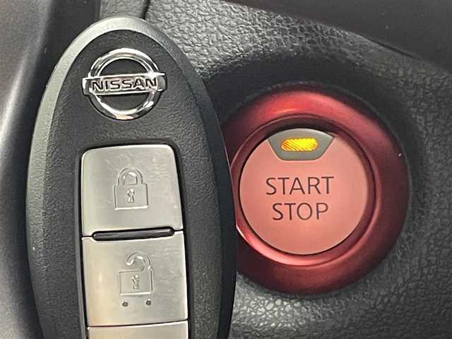 日産 ノート e－パワー ニスモ 茨城県 2017(平29)年 6.8万km ブリリアントホワイトパール 純正ナビ/全周囲カメラ/フルセグ/衝突被害軽減ブレーキ/車線逸脱抑制装置/ソナー/デジタルインナーミラー/ETC/ドラレコ/純正16インチAW/LEDヘッドライト/スマートキー