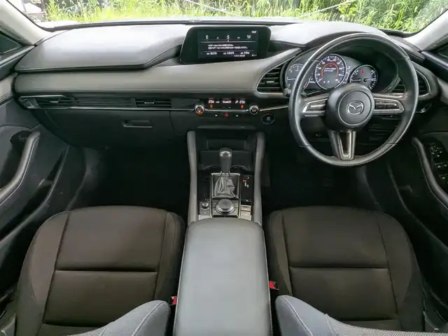 マツダ マツダ３セダン XD プロアクティブ 栃木県 2020(令2)年 13.5万km ソニックシルバーM (株)IDOMが運営する【じしゃロン宇都宮店】の自社ローン専用車両になります。こちらは現金またはオートローンご利用時の価格です。自社ローンご希望の方は別途その旨お申付け下さい/禁煙車/マツダコネクトナビ/Ｂｌｕｅｔｏｏｔｈ接続/バックカメラ/パーキングアシスト/コーナーセンサー/クルーズコントロール/ブラインドスポットモニター/レーンキープアシスト/オートライト/オートマチックハイビーム/ETC/プッシュスタート/スマートキー/ISOFIX/ステアリングスイッチ/アイドリングストップ
