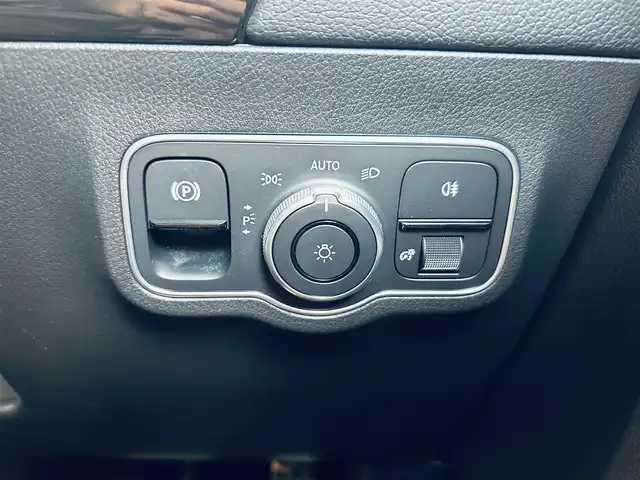 メルセデス・ベンツ Ｂ２００ｄ AMGライン 大阪府 2020(令2)年 3.2万km コスモスブラック レーダーセーフティP/HUD/ACC/ハーフレザー/メモリ付きパワーシート/シートヒーター/純正ディスプレイオーディオ/360度カメラ/純正18インチAW/LEDヘッドライト/電動リアゲート/ブラインドスポット/ワイヤレス充電