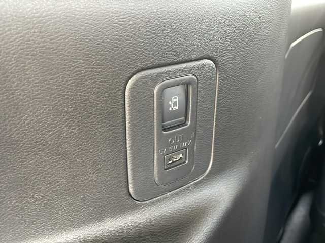 日産 セレナ e－パワー ハイウェイスター V 新潟県 2020(令2)年 6万km ブリリアントホワイトパール 純正ナビ/（TV/DVD/Bluetooth）/フリップダウン/冬タイヤ積載/プロパイロット/衝突軽減/レーンキープアシスト/クルーズコントロール/全周囲カメラ/BSM/コーナーセンサー/ステアリングスイッチ/両側パワースライドドア/ETC/ドライブレコーダー/ロールアップサンシェード/USB給電/LEDライト/フォグランプ/ウィンカーミラー/電格ミラー/ドアバイザー/スペアキー