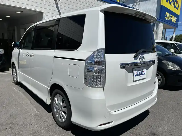 トヨタ ノア Si 和歌山県 2012(平24)年 9.3万km ホワイトパールクリスタルシャイン (株)IDOMが運営する【じしゃロン和歌山店】の自社ローン専用車両になります。こちらは現金またはオートローンご利用時の価格です。自社ローンご希望の方は別途その旨お申付け下さい/純正7型ナビ/Bluetooth/CD/DVD/フルセグTV/フリップダウンモニター/前後ドラレコ/両側電動/MTモード付AT/バックカメラ/ビルトインETC/純正アルミホイール/プッシュスタート/スマートキー/オートライト