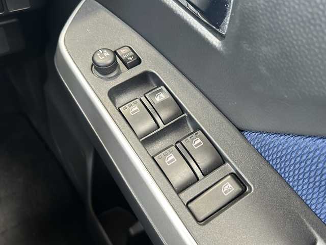 トヨタ タンク カスタムG S 静岡県 2017(平29)年 5万km マゼンタベリーマイカM 純正ナビ/CD/DVD/Bluetooth/フルセグ/AM/FM/SD//主要装備/・クルーズコントロール　/・コーナーセンサー　/・シートヒーター　/・アイドリングストップ　/・ドライブレコーダー　/・純正ナビ　/・バックモニター　/・オートライト　/・スマートキー　/・ステアリングリモコン　/・レーンキープ　/・ＬＥＤライト/・フォグランプ/・衝突軽減システム/・純正アルミホイール/・純正フロアマット/・プッシュスタート