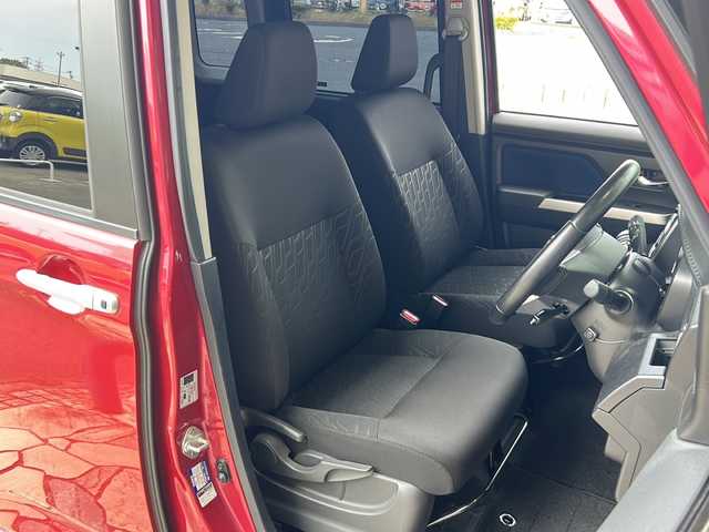 トヨタ タンク カスタムG S 静岡県 2017(平29)年 5万km マゼンタベリーマイカM 純正ナビ/CD/DVD/Bluetooth/フルセグ/AM/FM/SD//主要装備/・クルーズコントロール　/・コーナーセンサー　/・シートヒーター　/・アイドリングストップ　/・ドライブレコーダー　/・純正ナビ　/・バックモニター　/・オートライト　/・スマートキー　/・ステアリングリモコン　/・レーンキープ　/・ＬＥＤライト/・フォグランプ/・衝突軽減システム/・純正アルミホイール/・純正フロアマット/・プッシュスタート