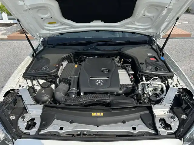 メルセデス・ベンツ Ｅ２５０ SW AVG スポーツ 本革 滋賀県 2017(平29)年 4.4万km 白 ブルメスターサウンド/純正ナビ/(FM/AM/フルセグ/Bluetooth)/ETC/前ドライブレコーダー/アラウンドビューモニター/バックカメラ/プリクラッシュブレーキアシスト	/ヒルスタートアシスト/前方衝突防止支援システム	/後側方衝突防止支援システム	/レーンキープアシスト	/レーダークルーズコントロール/インテリジェントパーキングアシスト	/コーナー・バックセンサー/標識検知機能/積込冬タイヤ/全席シートヒーター/シートメモリー(フロントシート)/電動リアゲート/電子パーキング/電動格納ミラー/革巻きステアリング/ステアリングスイッチ/ステアリングヒーター/パドルシフト/オートライト/アクティブAFS	/LEDヘッドライト/リアフォグ/フルオートエアコン/ルーフレール/プッシュスタート/スマートキー/スペアキー/純正フロアマット