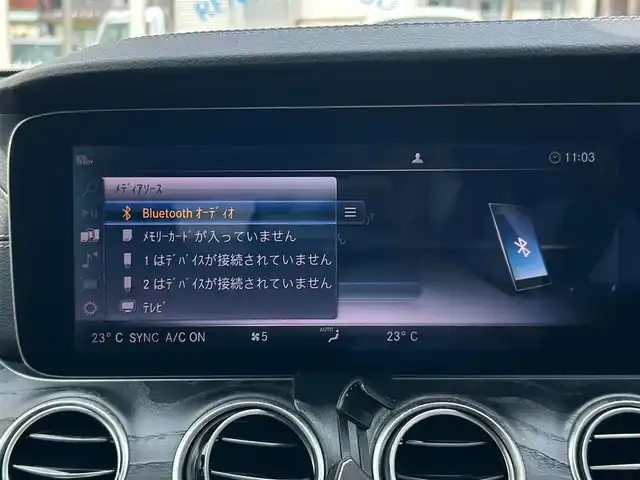 メルセデス・ベンツ Ｅ２５０ SW AVG スポーツ 本革 滋賀県 2017(平29)年 4.4万km 白 ブルメスターサウンド/純正ナビ/(FM/AM/フルセグ/Bluetooth)/ETC/前ドライブレコーダー/アラウンドビューモニター/バックカメラ/プリクラッシュブレーキアシスト	/ヒルスタートアシスト/前方衝突防止支援システム	/後側方衝突防止支援システム	/レーンキープアシスト	/レーダークルーズコントロール/インテリジェントパーキングアシスト	/コーナー・バックセンサー/標識検知機能/積込冬タイヤ/全席シートヒーター/シートメモリー(フロントシート)/電動リアゲート/電子パーキング/電動格納ミラー/革巻きステアリング/ステアリングスイッチ/ステアリングヒーター/パドルシフト/オートライト/アクティブAFS	/LEDヘッドライト/リアフォグ/フルオートエアコン/ルーフレール/プッシュスタート/スマートキー/スペアキー/純正フロアマット