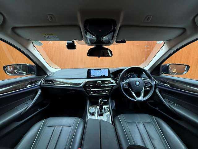 ＢＭＷ ５２３ｉ ラグジュアリー 千葉県 2017(平29)年 5.9万km インペリアル・ブルー・ブリリアント・エフェクト ＡＣＣ　/黒革　/ナビ　/ＴＶ　/３６０°Ｂｌｕｅｔｏｏｔｈ接続　/シートＨ　/パーキングアシストプラス　/アダプティブＬＥＤライト　/電動トランク　/ハイビームアシスト　/衝突軽減Ｂ　/ＢＳＭ　/ＬＫＡ/ドラレコ　/ＥＴＣ