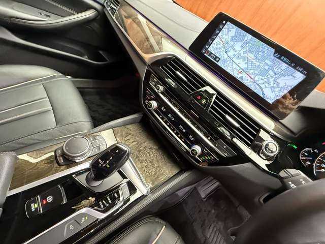 ＢＭＷ ５２３ｉ ラグジュアリー 千葉県 2017(平29)年 5.9万km インペリアル・ブルー・ブリリアント・エフェクト ＡＣＣ　/黒革　/ナビ　/ＴＶ　/３６０°Ｂｌｕｅｔｏｏｔｈ接続　/シートＨ　/パーキングアシストプラス　/アダプティブＬＥＤライト　/電動トランク　/ハイビームアシスト　/衝突軽減Ｂ　/ＢＳＭ　/ＬＫＡ/ドラレコ　/ＥＴＣ