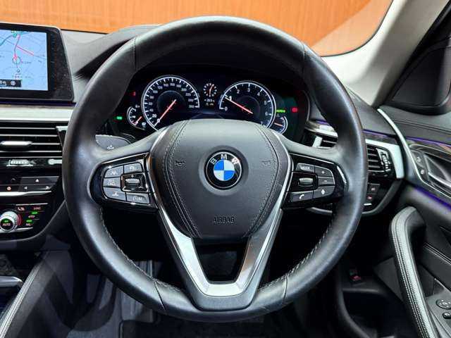 ＢＭＷ ５２３ｉ ラグジュアリー 千葉県 2017(平29)年 5.9万km インペリアル・ブルー・ブリリアント・エフェクト ＡＣＣ　/黒革　/ナビ　/ＴＶ　/３６０°Ｂｌｕｅｔｏｏｔｈ接続　/シートＨ　/パーキングアシストプラス　/アダプティブＬＥＤライト　/電動トランク　/ハイビームアシスト　/衝突軽減Ｂ　/ＢＳＭ　/ＬＫＡ/ドラレコ　/ＥＴＣ