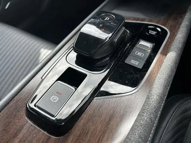 日産 オーラ G レザーエディション 福島県 2022(令4)年 6.9万km ガーネットレッド/スーパーブラック 2トーン ワンオーナー/純正ナビ/（CD/DVD/USB/BT）/フルセグ/レザーシート/デジタルインナーミラー/全方位カメラ/ドライブレコーダー/ETC2.0/レーダークルーズコントロール/プロパイロット/ブラインドスポットモニター/LEDオートライト/オートマチックハイビーム/衝突軽減ブレーキ/ポータブル充電/純正マット/プッシュスタート