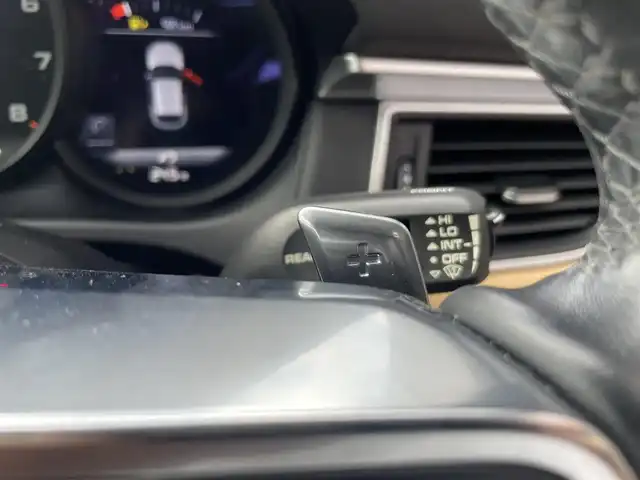 ポルシェ マカン 栃木県 2019(平31)年 2.2万km 白 キャメルレザー　/純正ナビ　/バックカメラ　/サイドカメラ　/ＥＴＣ　/シートヒーター　/パワーバックドア　/ＬＥＤヘッドライト　/純正１８インチアルミ　/クルーズコントロール　/パドルシフト　/クリアランスソナー