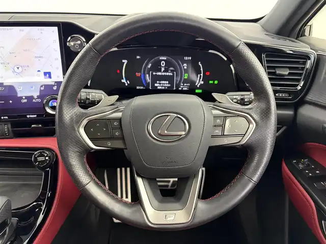 レクサス ＮＸ 450h+ Fスポーツ 愛知県 2023(令5)年 2.3万km グラファイトブラックガラスフレーク ・パノラマムーンルーフ/・純正１４インチディスプレィオーディオ＋/（BT/Carplay）/・ナビ/フルセグTV/・フレアレッド革シート/（電動シート/ヒーター/ベンチレーター）/・デジタルインナーミラー/・パノラマビューモニター/・ハンズフリー電動バックドア/・純正３眼LEDヘットライト/・レクサスセーフティシステム＋/レーダークルーズコントロール/ブラインドスポットモニター/レーンキープアシスト/ヘットアップディスプレイ/パーキングサポートブレーキ/衝突軽減ブレーキ/・AC100V/・純正２０インチAW/235/50/R20/・スマートキー/・パドルシフト/・４WD/・プラグインハイブリットシステム/・ETC2.0
