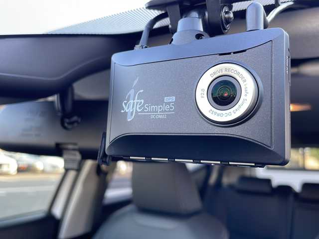 トヨタ アクア Z 山口県 2021(令3)年 0.6万km プラチナホワイトパールマイカ 純正ディスプレイオーディオ/・コネクティッドナビ/・AppleCarplay/・AndroidAuto/・フルセグTV/・Bluetooth接続/・アラウンドビューモニター/ビルトインETC/ドライブレコーダー/Toyota Safety Sense/・プリクラッシュセーフティ/・レーントレーシングアシスト/・ロードサインアシスト/・レーダークルーズコントロール/・先行車発進告知機能/・ブラインドスポットモニター/・クリアランスソナー/USB入力端子/純正フロアマット/ハーフレザーシート/シートヒーター/パワーシート前席/スマートキー/プッシュスタート/スペアキー1本/ステアリングヒーター/モデリスタフルエアロ/純正16インチアルミホイール/純正LEDライト/オートマチックハイビーム/ドアバイザー/ウィンカーミラー/保証書/取扱説明書