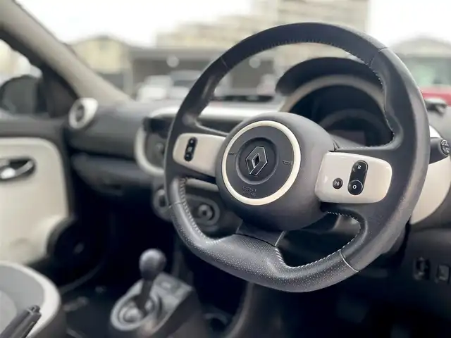 ルノー トゥインゴ インテンス 栃木県 2018(平30)年 5.4万km 白 純正オーディオ/(AM/FM/USB)/純正15インチアルミ /ETC /オートエアコン /クルーズコントロール /コーナーセンサー/保証書/取扱説明書/スペアキー