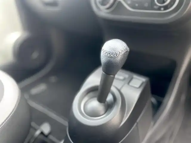 ルノー トゥインゴ インテンス 栃木県 2018(平30)年 5.4万km 白 純正オーディオ/(AM/FM/USB)/純正15インチアルミ /ETC /オートエアコン /クルーズコントロール /コーナーセンサー/保証書/取扱説明書/スペアキー