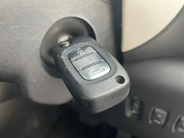 ルノー トゥインゴ インテンス 栃木県 2018(平30)年 5.4万km 白 純正オーディオ/(AM/FM/USB)/純正15インチアルミ /ETC /オートエアコン /クルーズコントロール /コーナーセンサー/保証書/取扱説明書/スペアキー