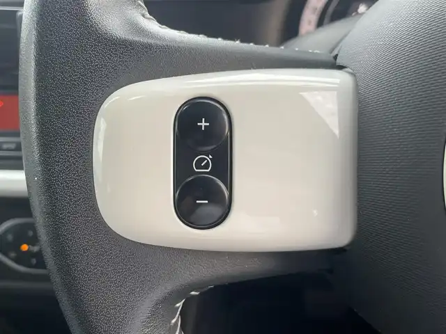 ルノー トゥインゴ インテンス 栃木県 2018(平30)年 5.4万km 白 純正オーディオ/(AM/FM/USB)/純正15インチアルミ /ETC /オートエアコン /クルーズコントロール /コーナーセンサー/保証書/取扱説明書/スペアキー