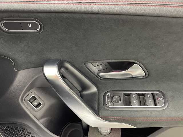 メルセデス・ベンツ Ｍ・ベンツ ＣＬＡ２００ｄ AMGライン 鹿児島県 2022(令4)年 1.5万km イリジウムシルバー パノラミックスライディングルーフ/純正10.25型MOPナビ/フルセグTV/360度カメラ/ETC2.0/ドライブレコーダー/ディスタンスパイロットディストロニック/パークトロニック/レーダーセーフティパッケージ/・ブラインドスポットアシスト/・レーンキープアシスト/・PRE-SAFE/ターボ/マルチLEDヘッドライト/アダクティブハイビームプラス/ヘッドアップディスプレイ/本革巻きステアリング/パドルシフト/前席メモリー付パワーシート/前席シートヒーター/純正18インチアルミホイール