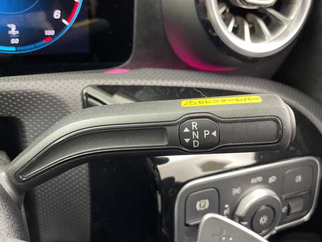 メルセデス・ベンツ Ｍ・ベンツ ＣＬＡ２００ｄ AMGライン 鹿児島県 2022(令4)年 1.5万km イリジウムシルバー パノラミックスライディングルーフ/純正10.25型MOPナビ/フルセグTV/360度カメラ/ETC2.0/ドライブレコーダー/ディスタンスパイロットディストロニック/パークトロニック/レーダーセーフティパッケージ/・ブラインドスポットアシスト/・レーンキープアシスト/・PRE-SAFE/ターボ/マルチLEDヘッドライト/アダクティブハイビームプラス/ヘッドアップディスプレイ/本革巻きステアリング/パドルシフト/前席メモリー付パワーシート/前席シートヒーター/純正18インチアルミホイール