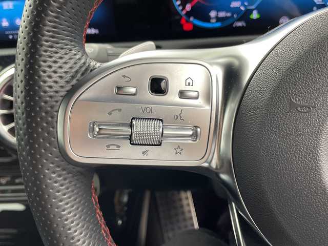 メルセデス・ベンツ Ｍ・ベンツ ＣＬＡ２００ｄ AMGライン 鹿児島県 2022(令4)年 1.5万km イリジウムシルバー パノラミックスライディングルーフ/純正10.25型MOPナビ/フルセグTV/360度カメラ/ETC2.0/ドライブレコーダー/ディスタンスパイロットディストロニック/パークトロニック/レーダーセーフティパッケージ/・ブラインドスポットアシスト/・レーンキープアシスト/・PRE-SAFE/ターボ/マルチLEDヘッドライト/アダクティブハイビームプラス/ヘッドアップディスプレイ/本革巻きステアリング/パドルシフト/前席メモリー付パワーシート/前席シートヒーター/純正18インチアルミホイール