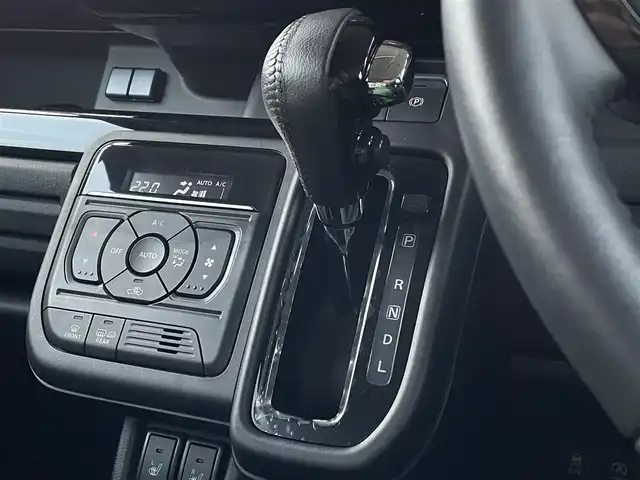 スズキ スペーシア カスタム HYBRID XS 新潟県 2024(令6)年 2万km ブルーイッシュブラックパール3 4WD/純正メモリナビ/BT/フルセグテレビ/全方位カメラ/衝突被害軽減ブレーキ/レーンキープアシスト/レーダークルーズコントロール/両側パワースライドドア/半革シート/シートヒーター /ステアリングヒーター/ステアリングスイッチ/コーナーセンサー/スマートキー/プッシュスタート/LEDヘッドライト/オートライト/オートハイビーム/フォグランプ/純正15インチアルミホイール