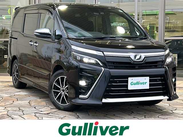 トヨタ ヴォクシー ZS 煌Ⅱ 静岡県 2019(令1)年 6.2万km ブラック 純正ナビ/・（Bluetooth/CD/DVD/フルセグTV/　SD/ラジオ/主要装備/・クルーズコントロール/・レーンキープアシスト/・プリクラッシュセーフティー/・アイドリングストップ/・バックカメラ/・後席モニター/・コーナーセンサー/・横滑り防止装置/・ウォークスルー/・ステアリングリモコン/・オートライト/・オートハイビーム/・フォグランプ/・ドライブレコーダー/・ETC2.0