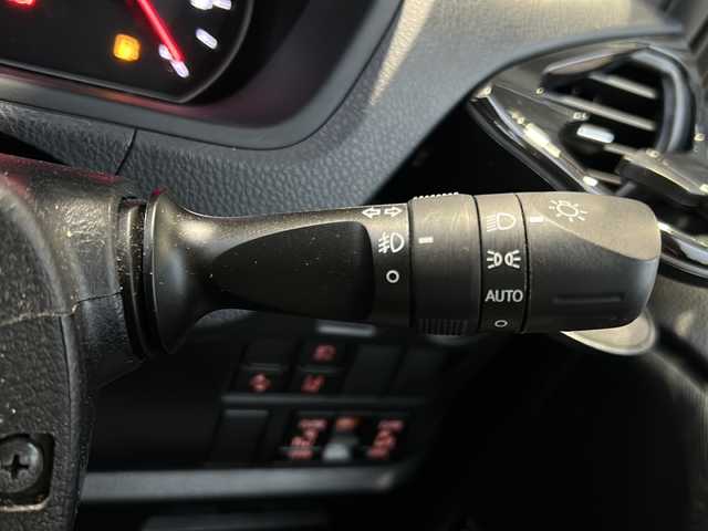 トヨタ ヴォクシー ZS 煌Ⅱ 静岡県 2019(令1)年 6.2万km ブラック 純正ナビ/・（Bluetooth/CD/DVD/フルセグTV/　SD/ラジオ/主要装備/・クルーズコントロール/・レーンキープアシスト/・プリクラッシュセーフティー/・アイドリングストップ/・バックカメラ/・後席モニター/・コーナーセンサー/・横滑り防止装置/・ウォークスルー/・ステアリングリモコン/・オートライト/・オートハイビーム/・フォグランプ/・ドライブレコーダー/・ETC2.0