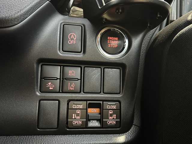 トヨタ ヴォクシー ZS 煌Ⅱ 静岡県 2019(令1)年 6.2万km ブラック 純正ナビ/・（Bluetooth/CD/DVD/フルセグTV/　SD/ラジオ/主要装備/・クルーズコントロール/・レーンキープアシスト/・プリクラッシュセーフティー/・アイドリングストップ/・バックカメラ/・後席モニター/・コーナーセンサー/・横滑り防止装置/・ウォークスルー/・ステアリングリモコン/・オートライト/・オートハイビーム/・フォグランプ/・ドライブレコーダー/・ETC2.0