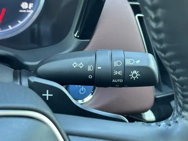 トヨタ クラウン ハイブリッド S Cパッケージ 島根県 2019(平31)年 3.8万km ホワイトパールクリスタルシャイン 登録時走行距離37172km/純正SDナビ【CD/DVD/Blue-lay/Bluetooth】/フルセグテレビ/バックカメラ/プリクラッシュセーフティシステム/レーダークルーズコントロール/レーンキープアシススト/ブラインドスポットモニター/クリアランスソナー/パーキングサポート/パドルシフト/前席パワーシート/前席シートヒーター/ステアリングヒーター/ヘッドアップディスプレイ/LEDヘッドライト/オートライト/オートハイビーム/ビルトインETC2.0/純正18インチAW/禁煙車