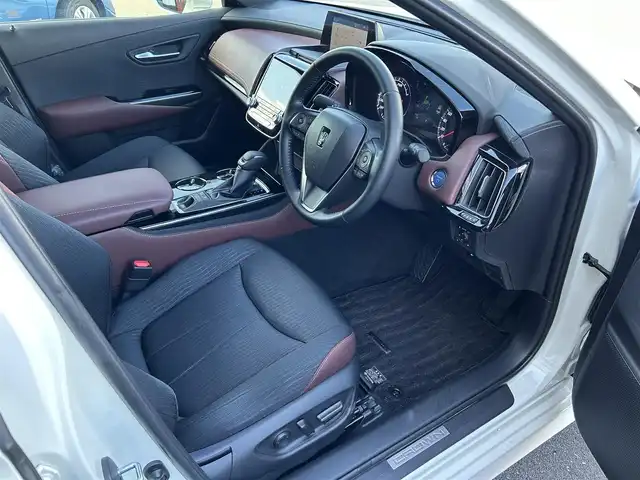 トヨタ クラウン ハイブリッド S Cパッケージ 島根県 2019(平31)年 3.8万km ホワイトパールクリスタルシャイン 登録時走行距離37172km/純正SDナビ【CD/DVD/Blue-lay/Bluetooth】/フルセグテレビ/バックカメラ/プリクラッシュセーフティシステム/レーダークルーズコントロール/レーンキープアシススト/ブラインドスポットモニター/クリアランスソナー/パーキングサポート/パドルシフト/前席パワーシート/前席シートヒーター/ステアリングヒーター/ヘッドアップディスプレイ/LEDヘッドライト/オートライト/オートハイビーム/ビルトインETC2.0/純正18インチAW/禁煙車