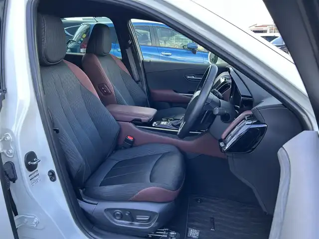 トヨタ クラウン ハイブリッド S Cパッケージ 島根県 2019(平31)年 3.8万km ホワイトパールクリスタルシャイン 登録時走行距離37172km/純正SDナビ【CD/DVD/Blue-lay/Bluetooth】/フルセグテレビ/バックカメラ/プリクラッシュセーフティシステム/レーダークルーズコントロール/レーンキープアシススト/ブラインドスポットモニター/クリアランスソナー/パーキングサポート/パドルシフト/前席パワーシート/前席シートヒーター/ステアリングヒーター/ヘッドアップディスプレイ/LEDヘッドライト/オートライト/オートハイビーム/ビルトインETC2.0/純正18インチAW/禁煙車