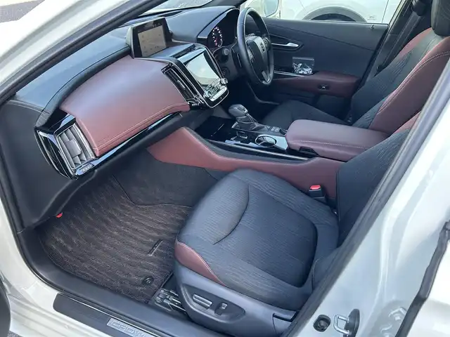 トヨタ クラウン ハイブリッド S Cパッケージ 島根県 2019(平31)年 3.8万km ホワイトパールクリスタルシャイン 登録時走行距離37172km/純正SDナビ【CD/DVD/Blue-lay/Bluetooth】/フルセグテレビ/バックカメラ/プリクラッシュセーフティシステム/レーダークルーズコントロール/レーンキープアシススト/ブラインドスポットモニター/クリアランスソナー/パーキングサポート/パドルシフト/前席パワーシート/前席シートヒーター/ステアリングヒーター/ヘッドアップディスプレイ/LEDヘッドライト/オートライト/オートハイビーム/ビルトインETC2.0/純正18インチAW/禁煙車