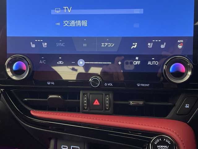 レクサス ＮＸ 350h Fスポーツ 愛媛県 2023(令5)年 3万km ホワイトノーヴァガラスフレーク ・パノラマルーフ/・ルーフレールブラック塗装/・デジタルインナーミラー/・”FSPORT”オレンジブレーキキャリパー（フロントLEXUSロゴ）/・プロジェクションカーテシイルミ/・フロントバンパーガーニッシュ/・マークレビンソンプレミアムサラウンドサウンドシステム/ーーーーーーーーーーーーーーーーーーーーーーーーーーー/ワンオーナー パノラマルーフ 純正14型ナビ 全周囲カメラ デジタルインナーミラー アダプティブクルーズコントロール 電動リアゲートETC2.0 衝突被害軽減ブレーキ ブラインドスポットモニター レーンアシスト コーナーセンサー ３眼LEDヘッドライト オートマチックハイビーム　TRDリアエアロ　オレンジキャリパー　マークレビンソン　シートヒーター　エアシート　前後クリアランスソナー　