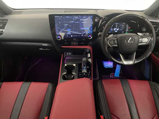 レクサス ＮＸ 350h Fスポーツ 愛媛県 2023(令5)年 3万km ホワイトノーヴァガラスフレーク ・パノラマルーフ/・ルーフレールブラック塗装/・デジタルインナーミラー/・”FSPORT”オレンジブレーキキャリパー（フロントLEXUSロゴ）/・プロジェクションカーテシイルミ/・フロントバンパーガーニッシュ/・マークレビンソンプレミアムサラウンドサウンドシステム/ーーーーーーーーーーーーーーーーーーーーーーーーーーー/ワンオーナー パノラマルーフ 純正14型ナビ 全周囲カメラ デジタルインナーミラー アダプティブクルーズコントロール 電動リアゲートETC2.0 衝突被害軽減ブレーキ ブラインドスポットモニター レーンアシスト コーナーセンサー ３眼LEDヘッドライト オートマチックハイビーム　TRDリアエアロ　オレンジキャリパー　マークレビンソン　シートヒーター　エアシート　前後クリアランスソナー　