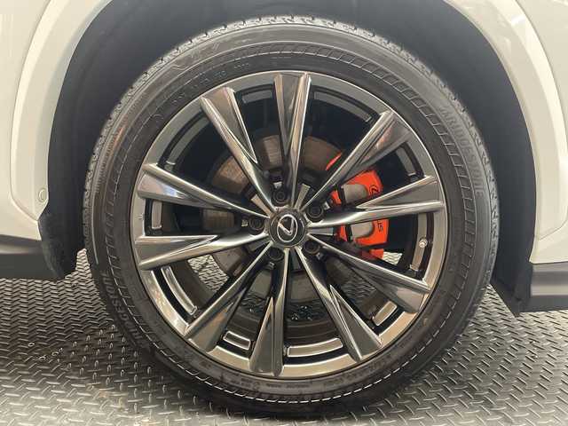 レクサス ＮＸ 350h Fスポーツ 愛媛県 2023(令5)年 3万km ホワイトノーヴァガラスフレーク ・パノラマルーフ/・ルーフレールブラック塗装/・デジタルインナーミラー/・”FSPORT”オレンジブレーキキャリパー（フロントLEXUSロゴ）/・プロジェクションカーテシイルミ/・フロントバンパーガーニッシュ/・マークレビンソンプレミアムサラウンドサウンドシステム/ーーーーーーーーーーーーーーーーーーーーーーーーーーー/ワンオーナー パノラマルーフ 純正14型ナビ 全周囲カメラ デジタルインナーミラー アダプティブクルーズコントロール 電動リアゲートETC2.0 衝突被害軽減ブレーキ ブラインドスポットモニター レーンアシスト コーナーセンサー ３眼LEDヘッドライト オートマチックハイビーム　TRDリアエアロ　オレンジキャリパー　マークレビンソン　シートヒーター　エアシート　前後クリアランスソナー　