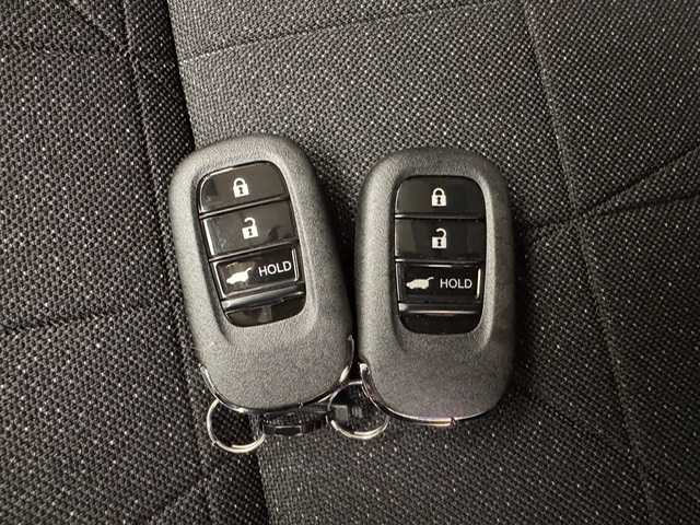 ホンダ ヴェゼル ハイブリッド e:HEV Z 兵庫県 2025(令7)年 0.1千km プラチナホワイトパール 登録済未使用車/純正ディスプレイオーディオ/純正メモリナビ/（Bluetooth/フルセグ)/ApplecarPlay/AndroidAuto/ワイヤレス充電/コーナーセンサー/LKA/PCS/BSM/ACC/バックカメラ/パドルシフト/ビルトインETC2.0/D+N席シートヒーター/ハーフレザー/LEDヘッドライト/LEDフォグランプ/オートハイビーム/純正18インチアルミホイール/スペアキー×１