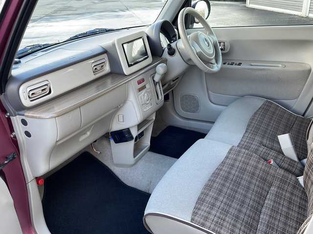 スズキ ラパン X 道東・釧路十勝 2015(平27)年 9.1万km カシスピンクパールメタリック ・４WD/・社外SDメモリナビ/（CD・DVD・BT・フルセグ・ラジオ）/・バックカメラ/・前席シートヒーター/・純正フロアマット/・アイドリングストップ/・ETC２.0/・社外エンジンスターター/・電動格納ミラー/・ウィンカーミラー/・ドアバイザー/・LEDヘッドリト/・オートライト/・横滑り防止装置/・衝突被害軽減ブレーキ/・保証書/・取扱説明書