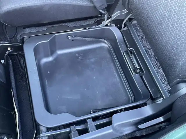 スズキ スペーシア ギア 山梨県 2019(令1)年 10.8万km ツールグリーンパールメタリック/ガンメタリック2トーンルーフ (株)IDOMが運営する【じしゃロン甲府店】の自社ローン専用車両になります。/こちらは現金またはオートローンご利用時の価格です。自社ローンご希望の方は別途その旨お申付け下さい/純正8インチメモリーナビ/（フルセグTV・DVD・CD・SD・BTオーディオ）/バックカメラ/両側パワースライドドア/ETC/スマートキー/前席シートヒーター/LEDヘッドライト/フォグランプ/オートライト/新車時保証書/取扱説明書